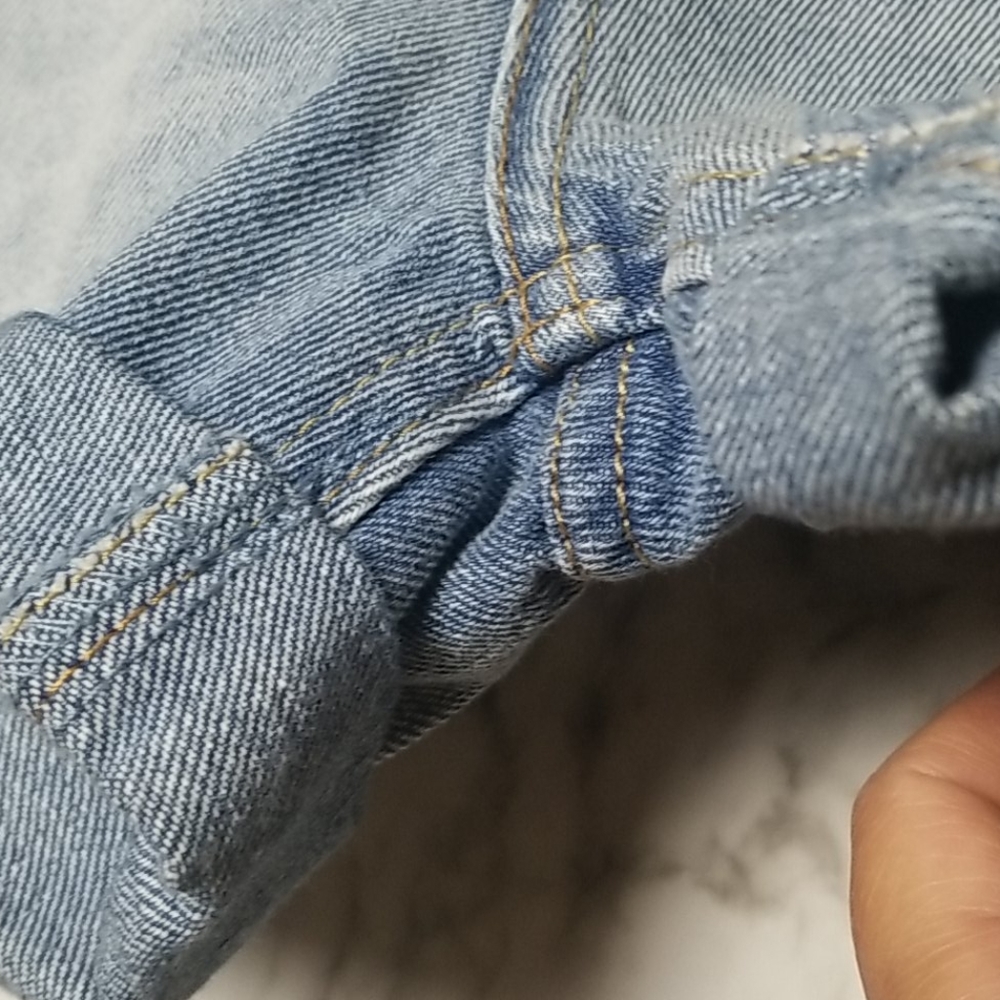 Levi's Girlfriends Shorty Short - Picture 3 of 7